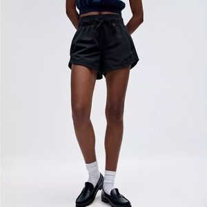 Lululemon Inner Glow High-Rise Shorts 3" Black 6